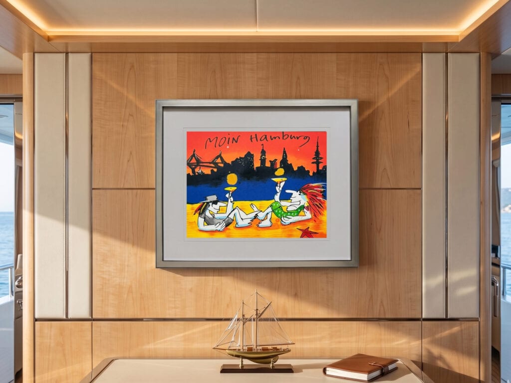 Udo Lindenberg Moin Hamburg 2026 als Kunstmotiv in einer Yacht-Mockup-Inszenierung.